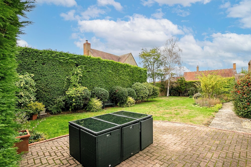 Lovely 5BD Home with Cinema & Games Room