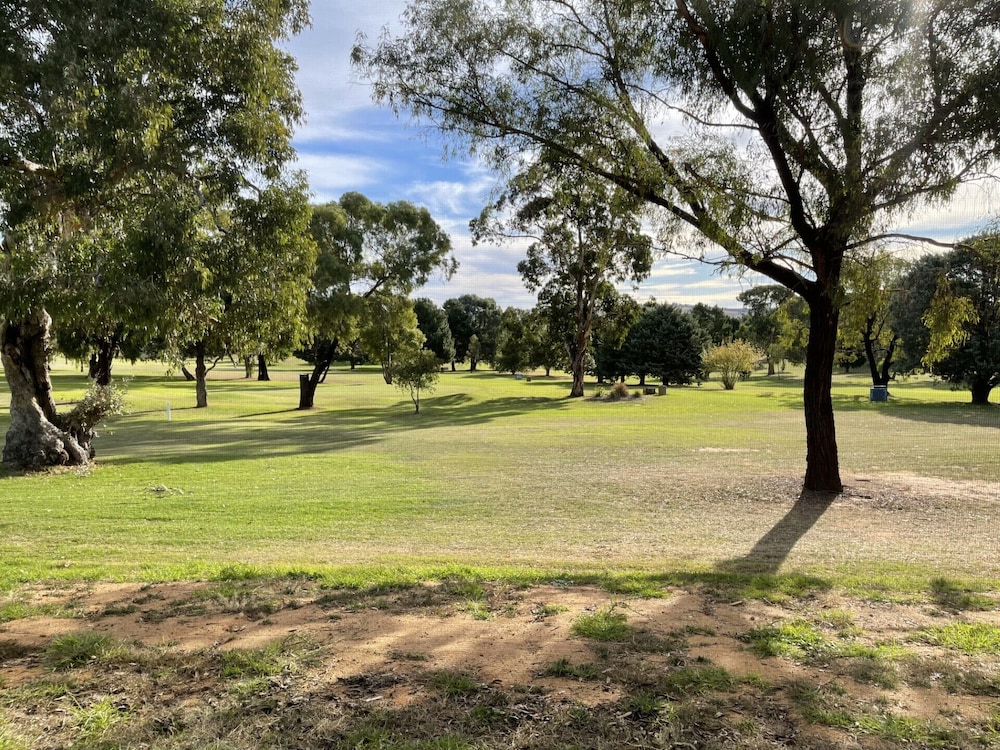 Harden Country Club Motel