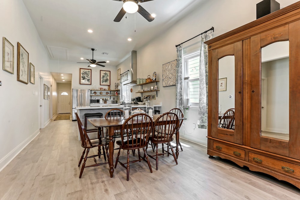 New Orleans Vacations - Renovated Historic 4BR House Near Magazine St  Uptown - Property Image 1