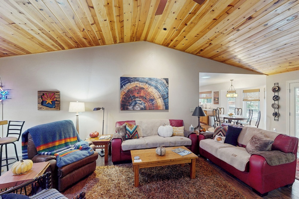 3BR Home Close to Golf, Trails, Lake, & Ski Resort