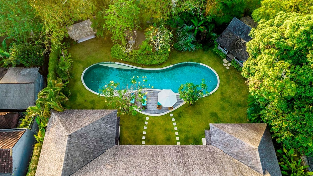 Villa Maimalu by Alfred in Bali - Heaven 4 BR Villa With Large Pool and Lush Garden