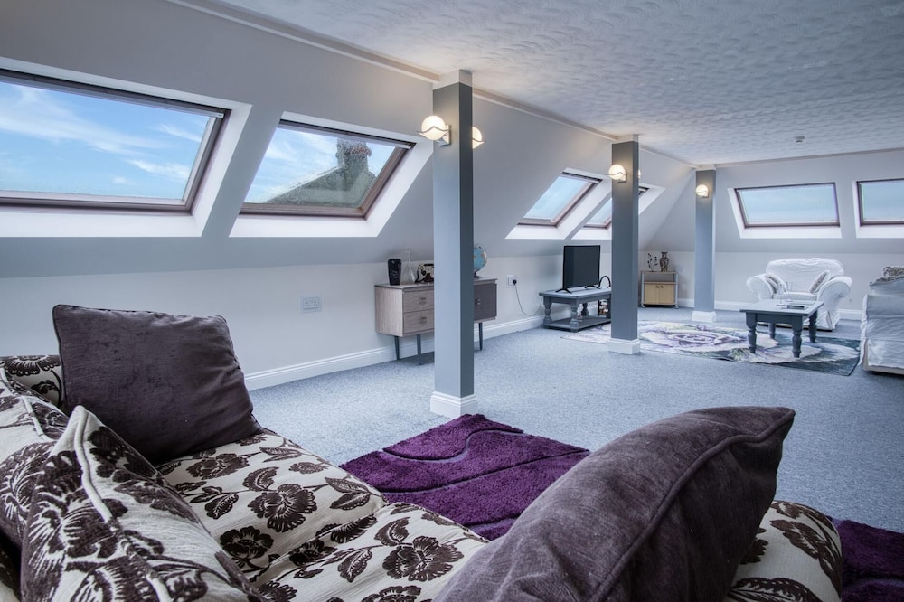 The Penthouse - 1 Bedroom Penthouse - Milford Haven