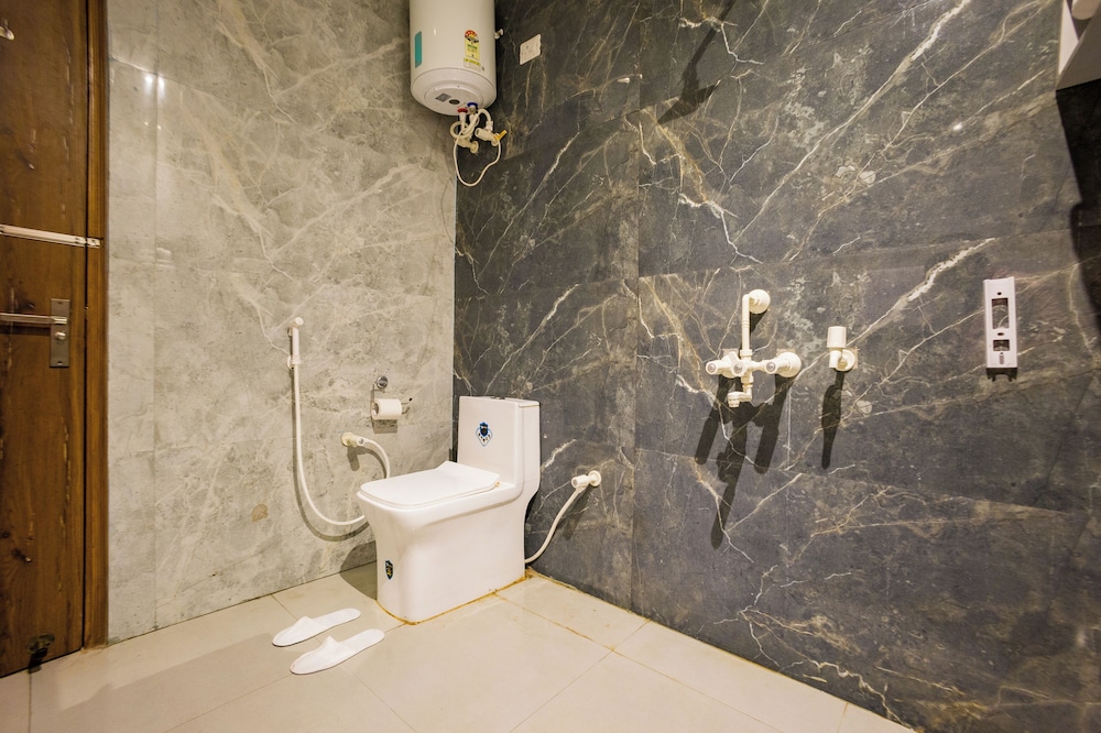 Versace Farms 5 BHK With Pvt Pool