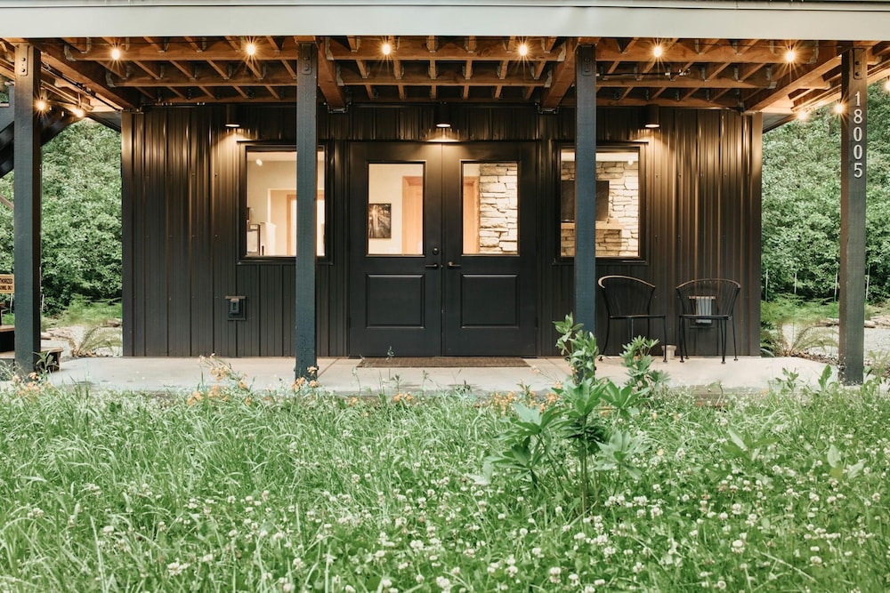 Ensuite 08 - A Newly Remodeled Studio - A Perfect Romantic Getaway