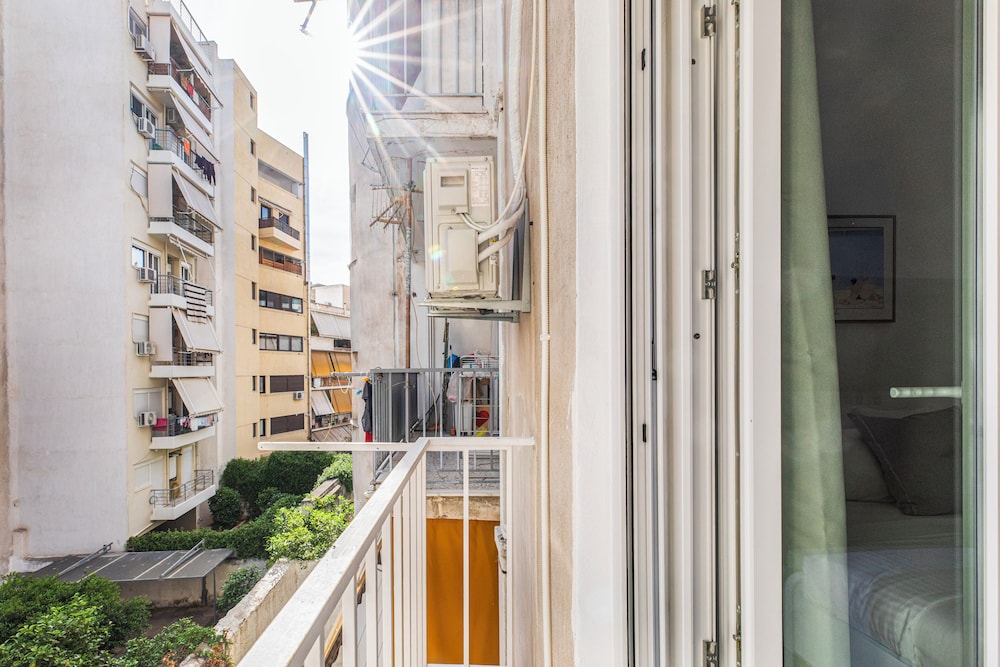 Les Nuances de Blue 1-BR Apt in Athens