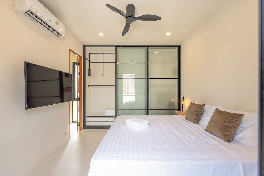 Stylish Rooftop Pool Villa Sea View V211