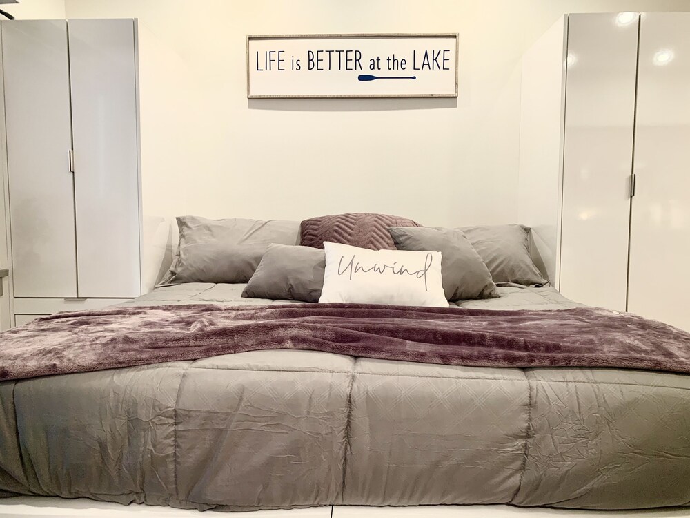 Vernon Vacations - Romantic Lakeside Studio Suite - Property Image 28