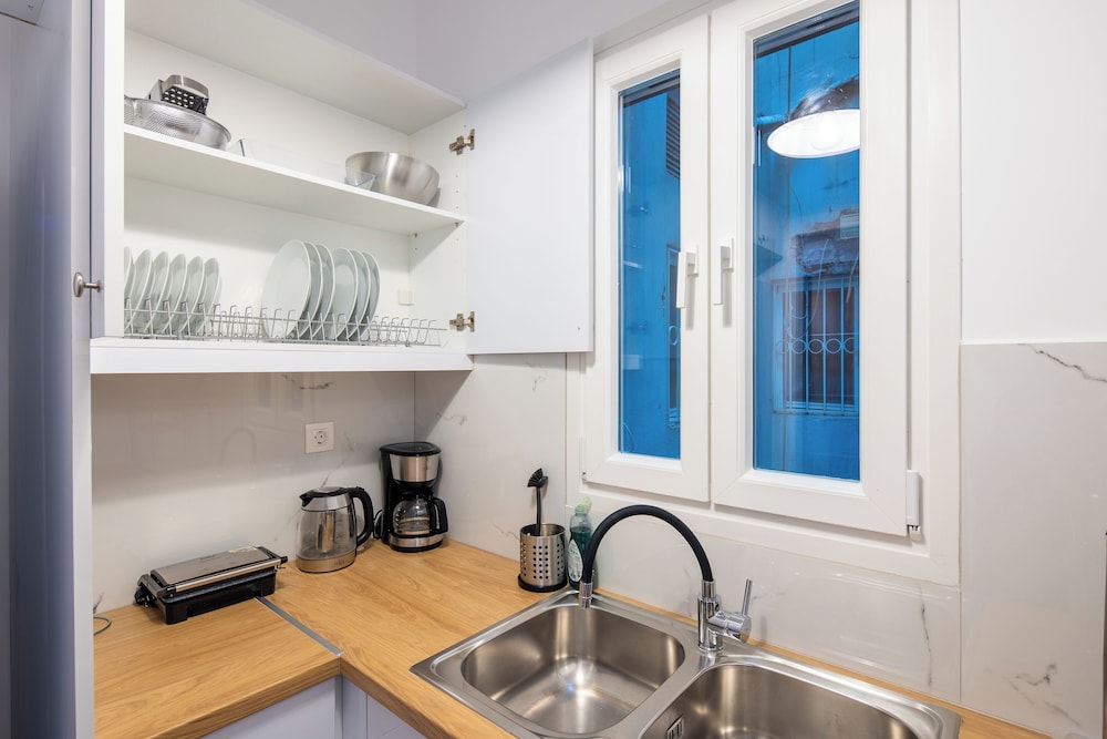 Alex's 2-Bedroom Apartment in Athens