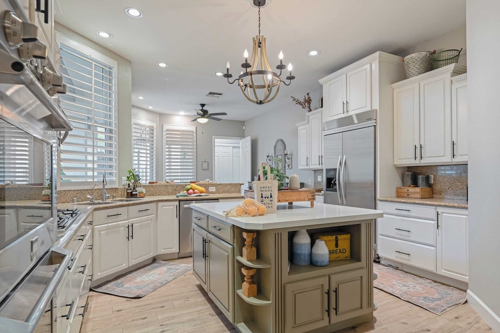 41 Palms Estate by Avantstay Indoor Pickleball, Pool, Hot Tub, Outdoor Kitchen