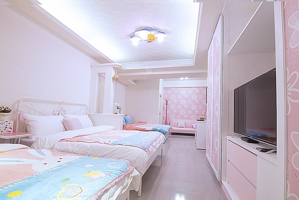 Garden House- Tainan Station