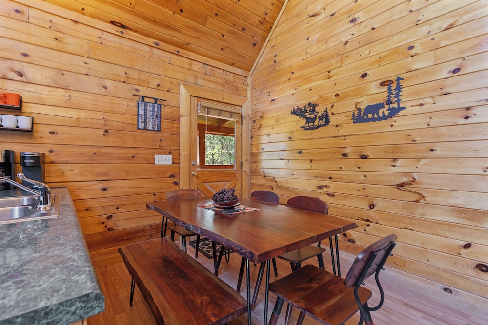 Serene Creek Cabin