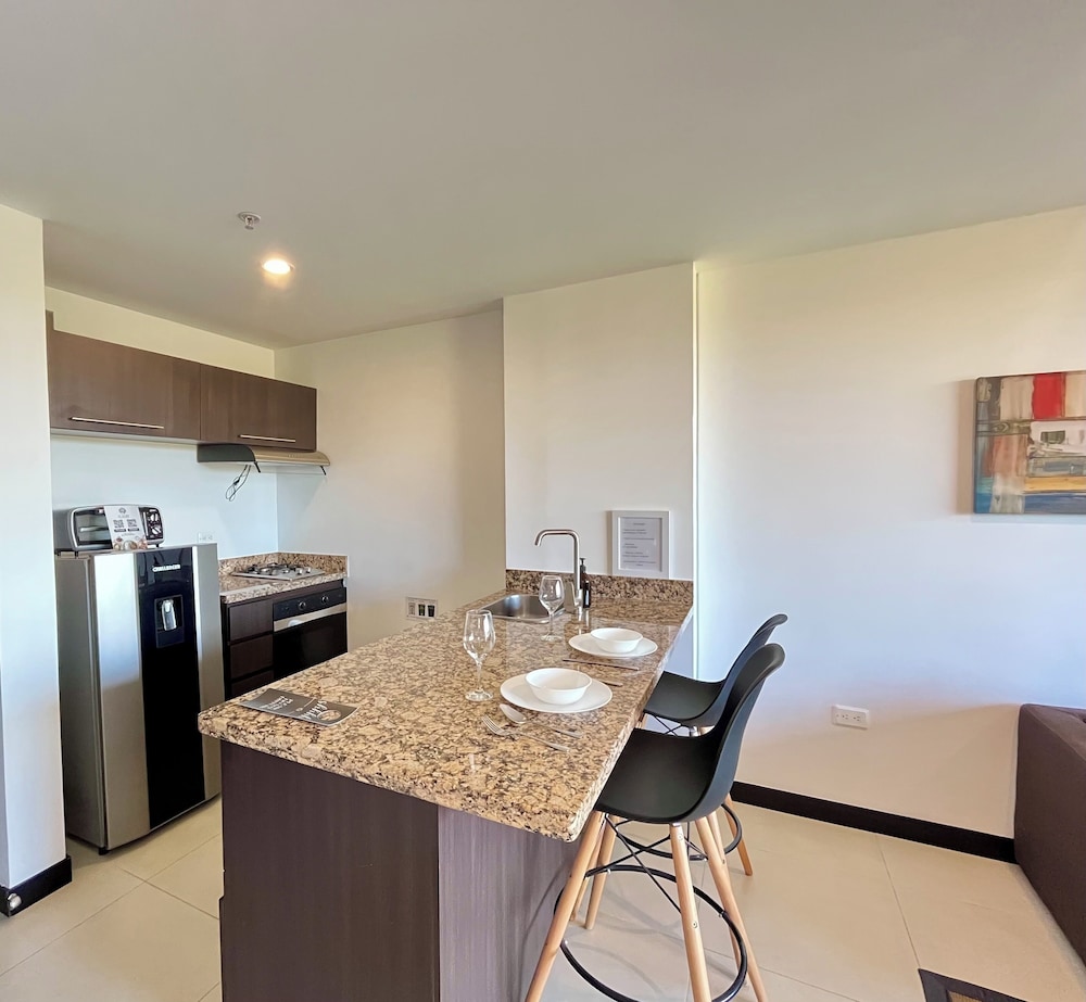Room-apartasuite Cercana al Aeropuerto i