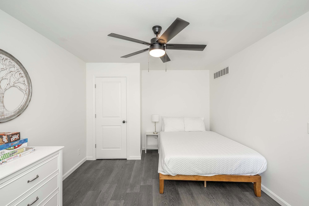 Lark Meadow Retreat Sleeps 10!