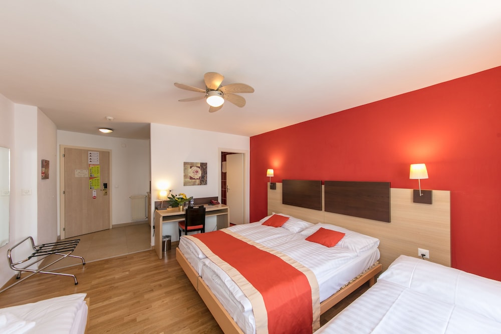 Montreux Vacations - Hotel Bon Port - Property Image 23