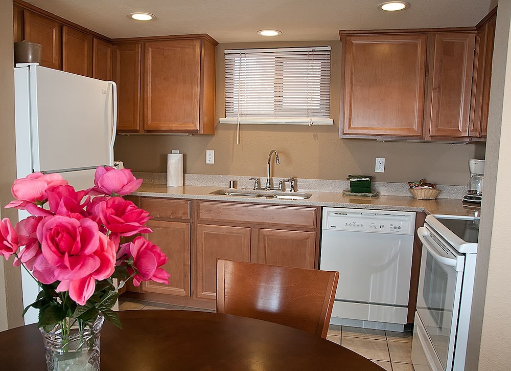Lake Tahoe Vacations - Beachcomber Inn - Property Image 20