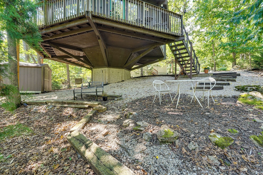 Unique Treehouse Hideaway Near Lake of the Ozarks