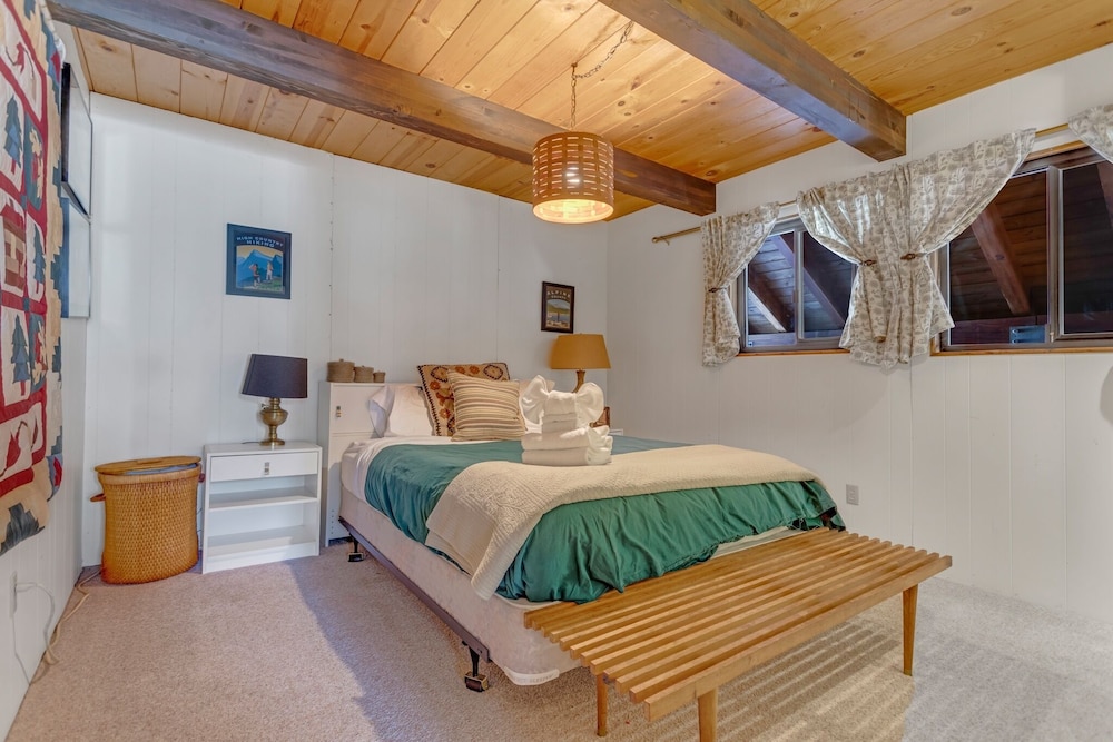 Vacation Home 216 3 Bedroom Home by RedAwning view 2