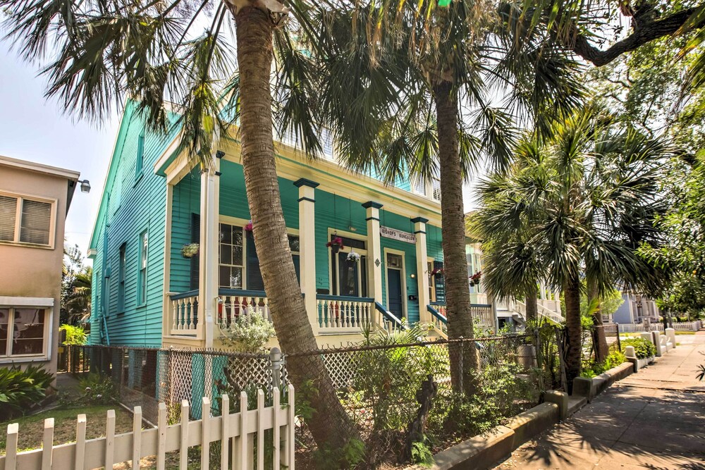 Vintage Galveston Apt < 1/2 Mi to Porretto Beach! view 5