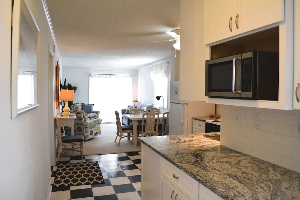 Beauty & The Beach-8B - 2 Br Home