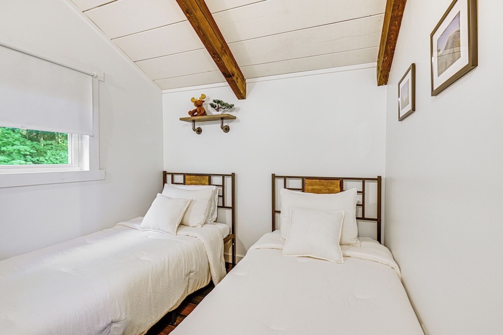 9 Mi to Cranmore Mtn Resort: 'lofty Dreams' Cabin view 3