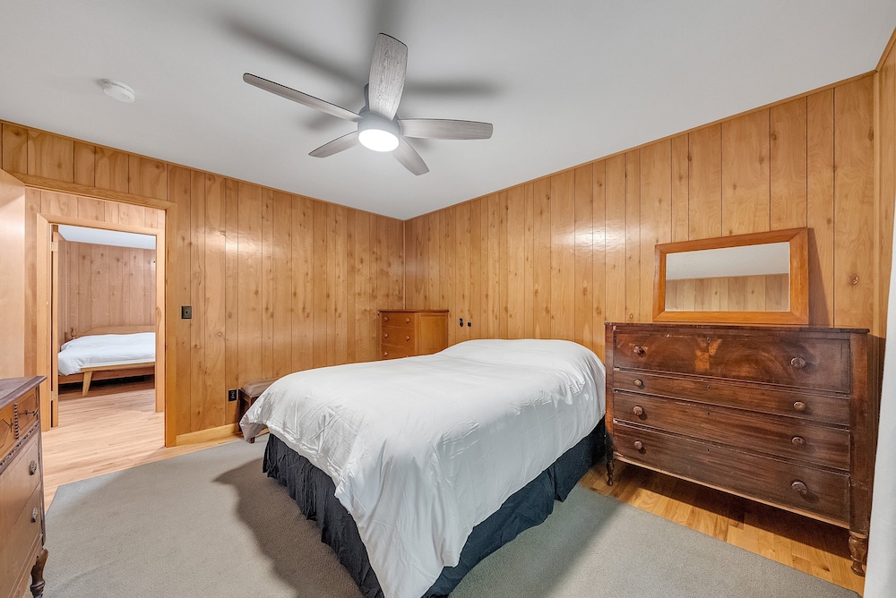 Peaceful Lakefront Getaway On Cayuga Lake 4 Bedroom Cottage