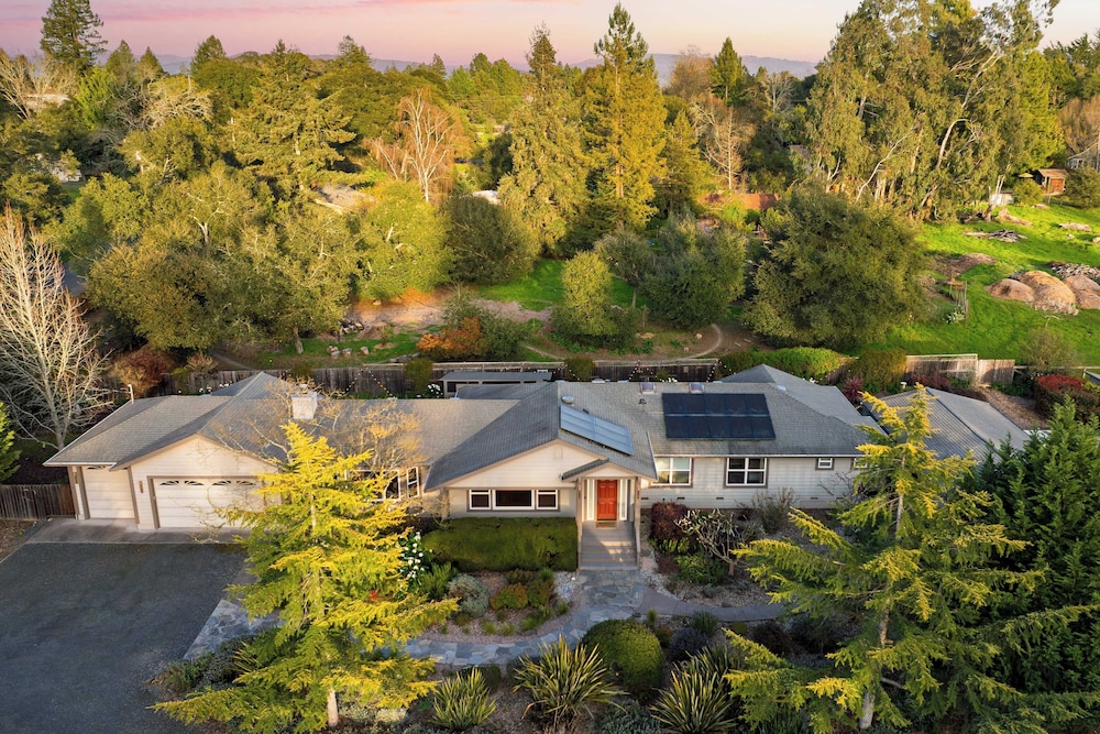 Pool + Hot Tub + Firepit + Game Room Minutes From Sebastopol & Russian River Baker Lane Retreat
