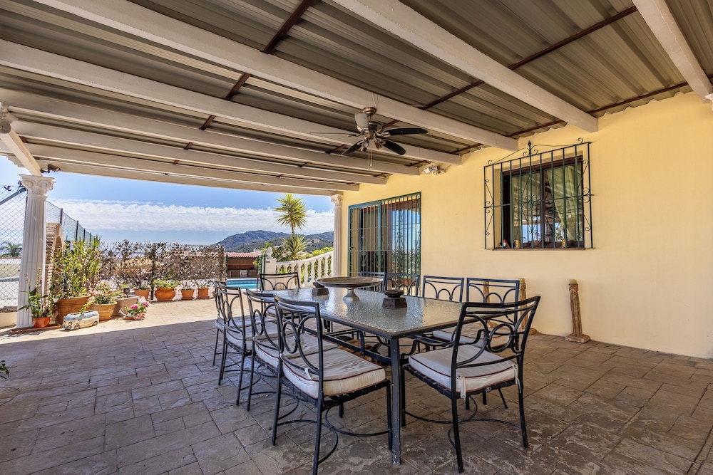 Fantastic 7-bed Villa in Alhaurin de la Torre view 3