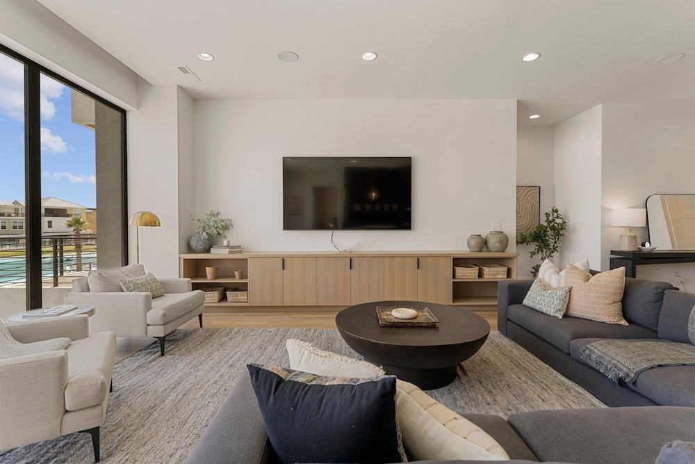 Luxury Beachside 7 Bedroom Home