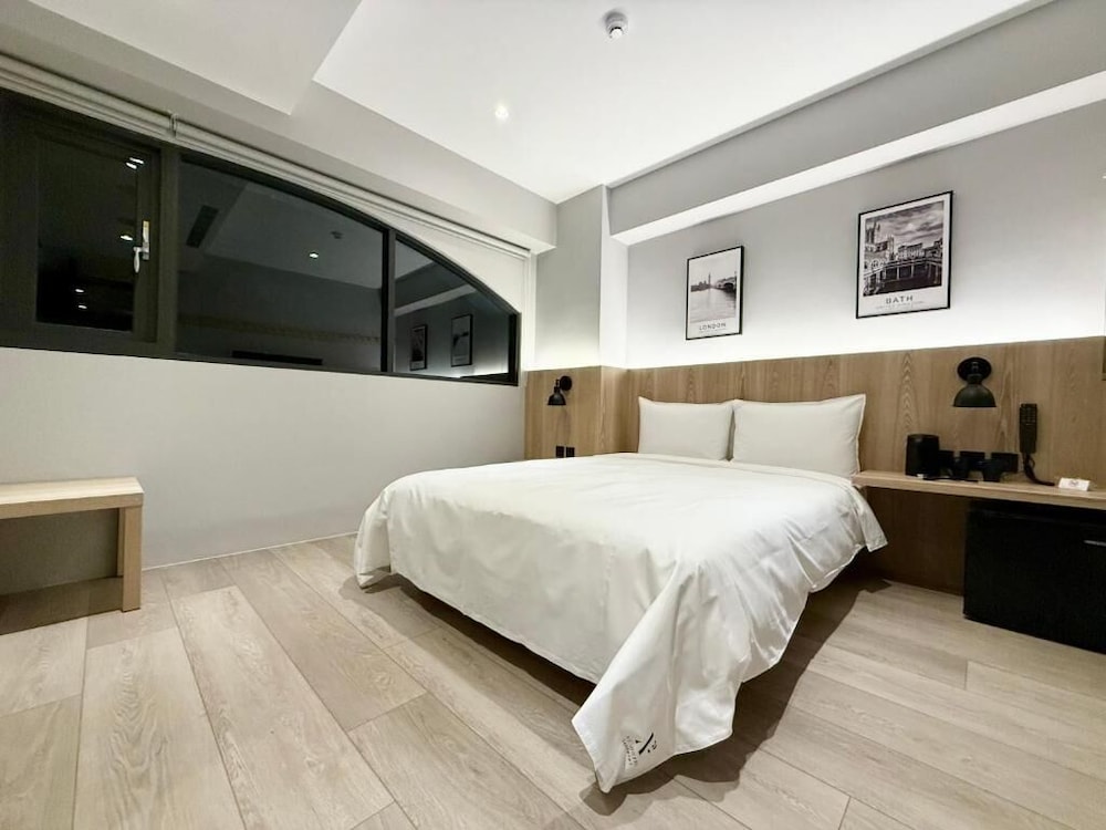 N2 Hotel