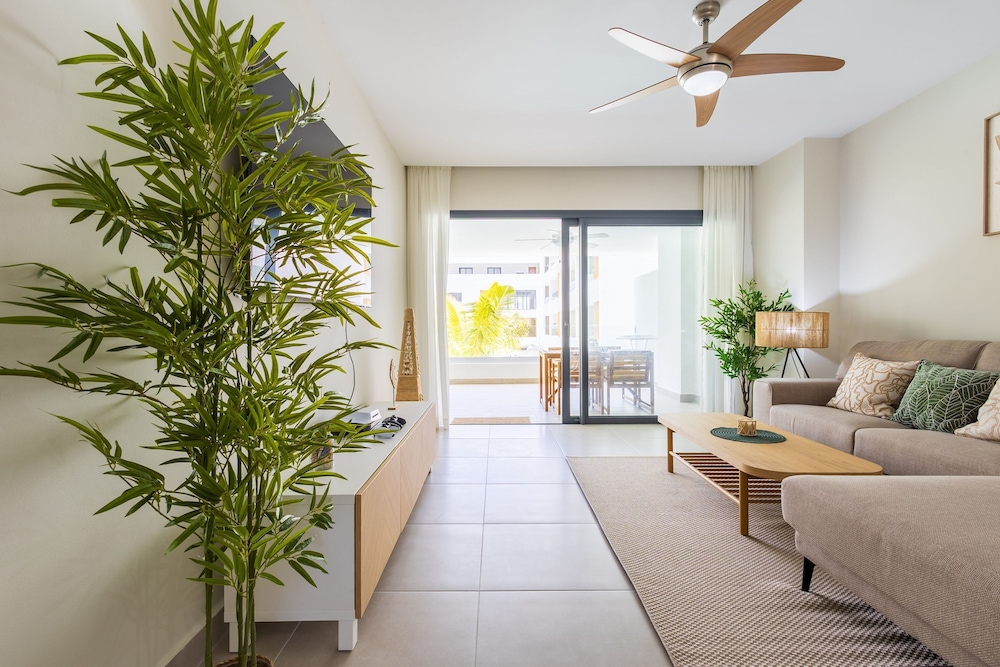 Chic 2BR Stay w Terrace Picuzzi 5 Min to Beach