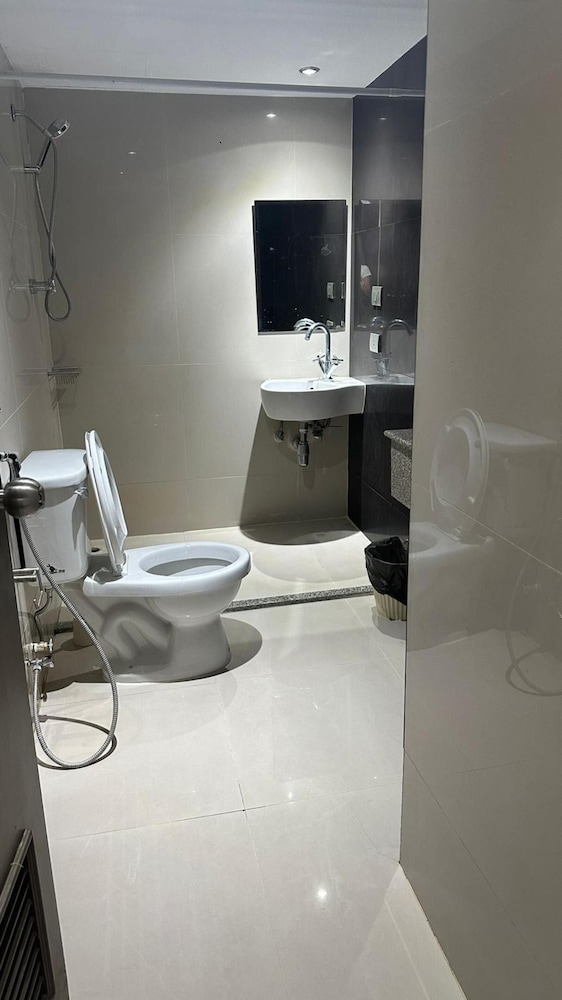 Omni Tower Sukhumvit Nana - Direct