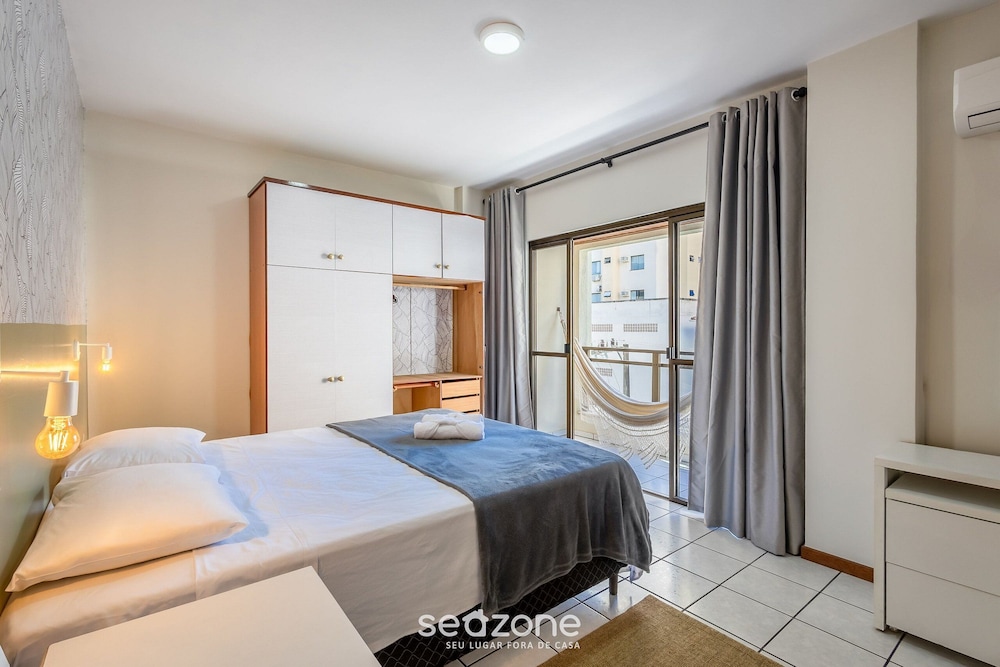 3BR apt w/ Balcony, 150m to sea Meia Praia Eis305