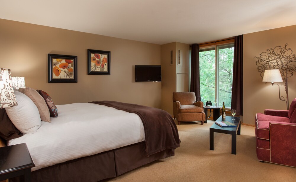 The Inn At Honey Run view 2