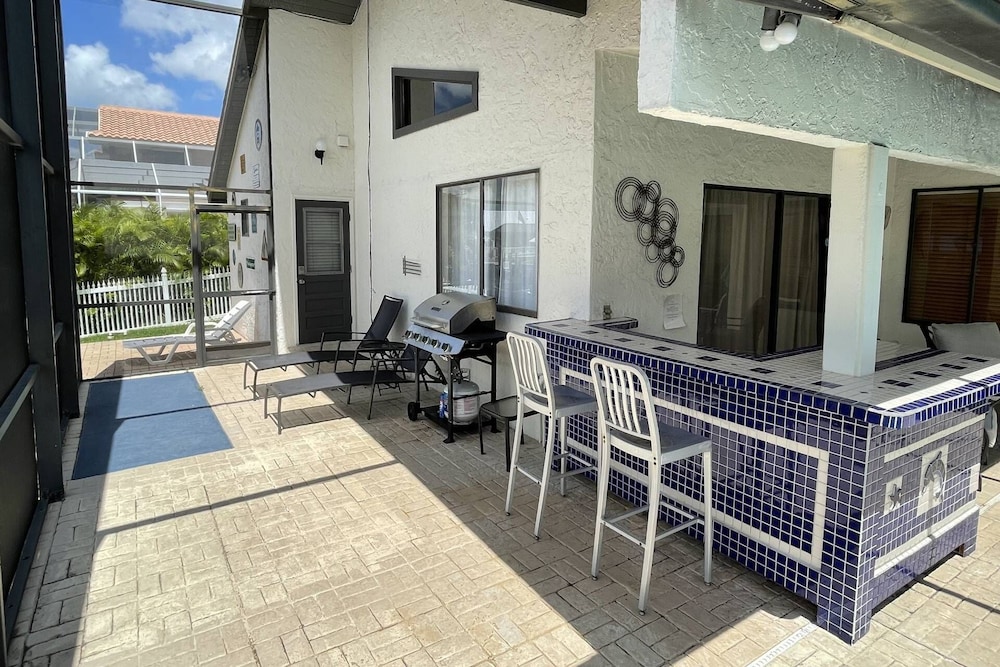1530 SW 49th Ter view 5