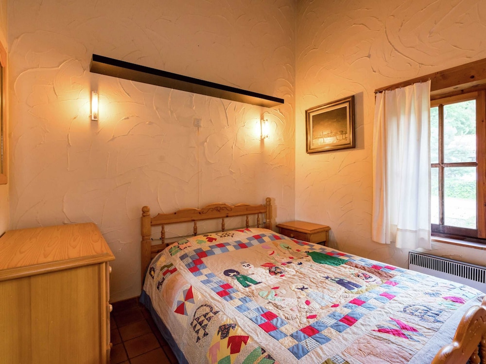 Cosy and Snug Holiday Home With Joint Swimming Pool view 2