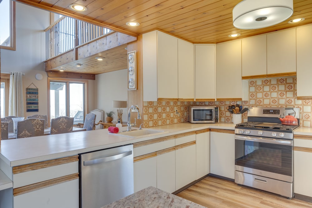 Amazing Rocky Point Retreat Overlooking the Sound! - Property Image 32