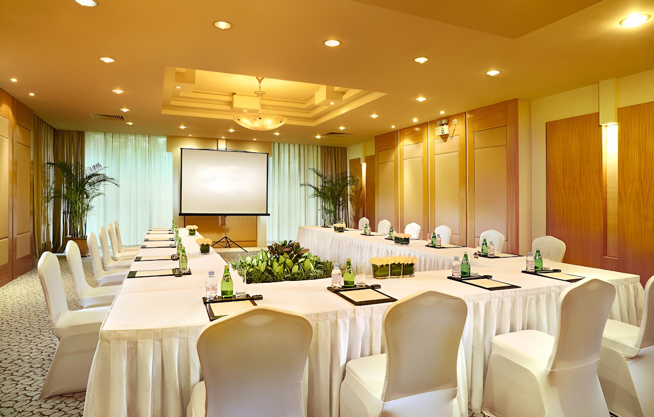 Dongguan MCB Lake Hotel view 3