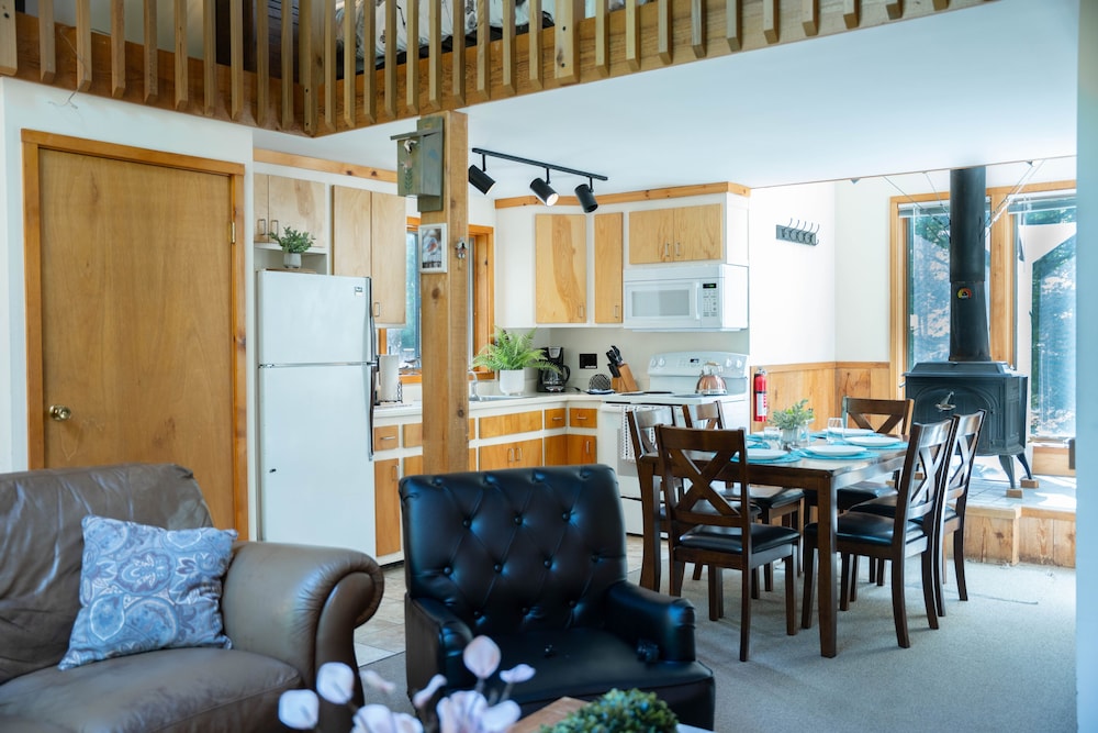 Bob's Sled Lodge 2 Bedroom Home