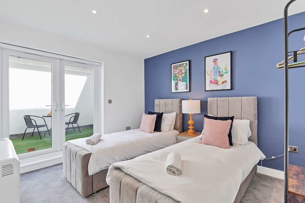 Right On : Bright On Apartment 1C | By My Getaways view 3