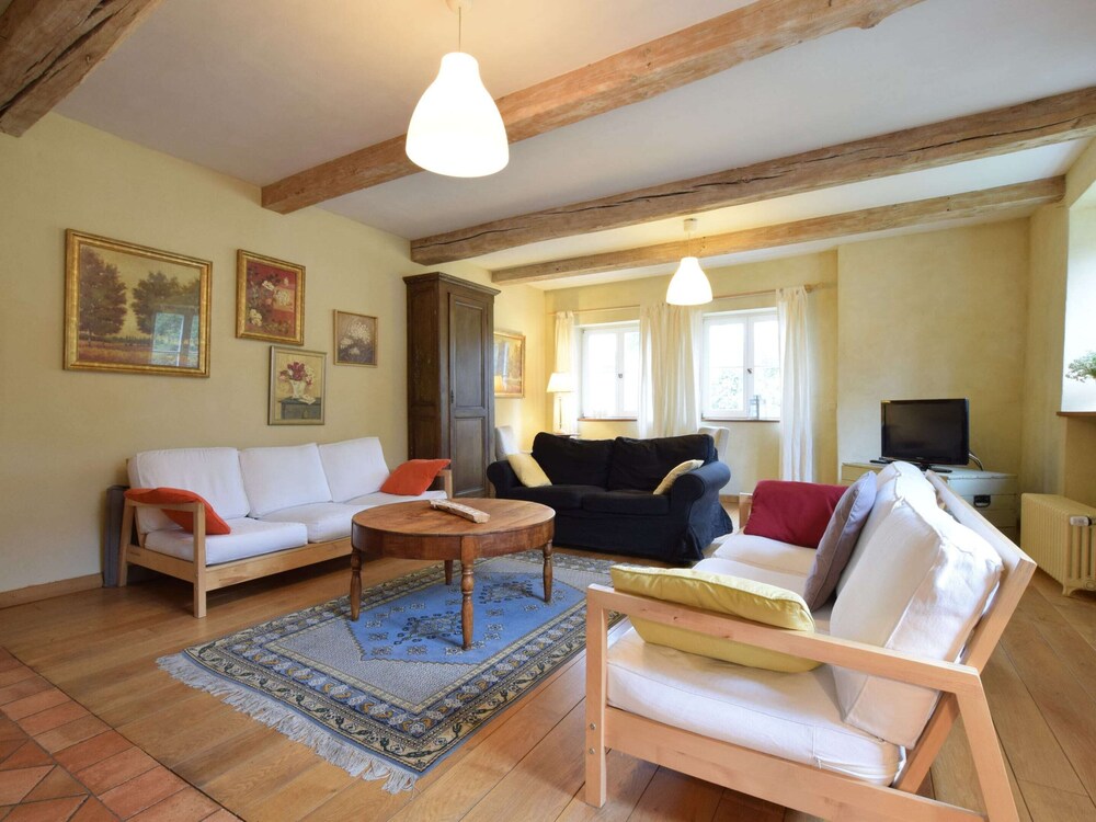 Castle Wing Situated in the Heart of a Quiet view 5