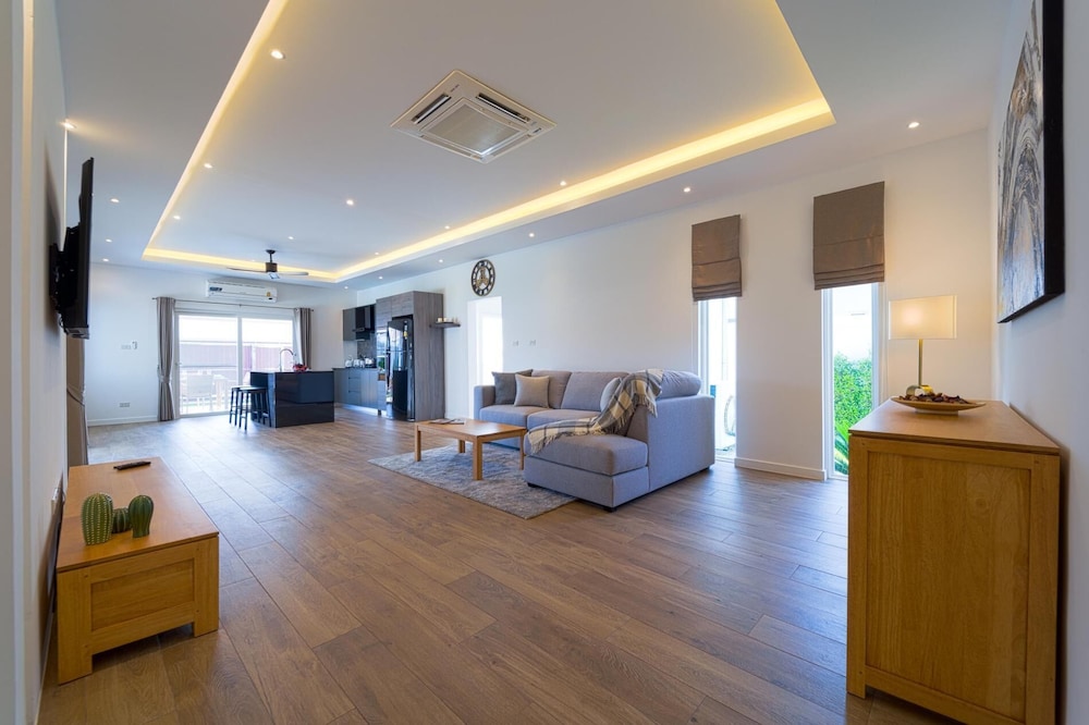 Brand-New Modern 3-Bedroom Villa MB20