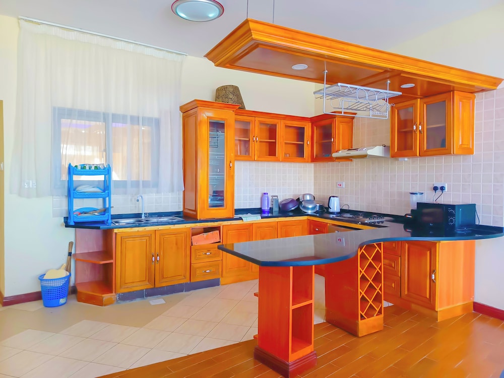 Ishara Beachfront Homes And Suites view 5