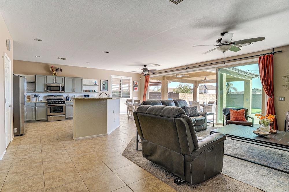 5 Mi to Surprise Stadium: Chic Arizona Home