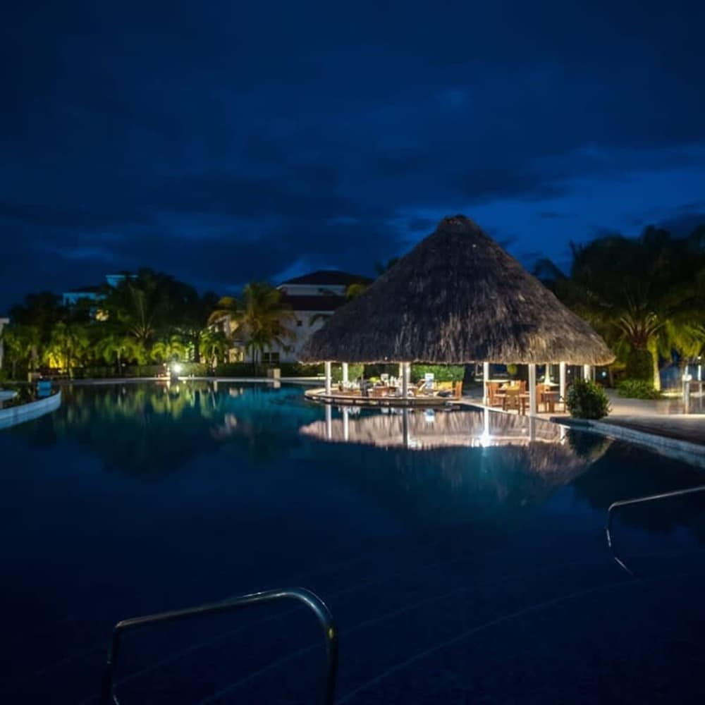 Rum Punch- Beachfront Bungalow Pool Kayaks Pier