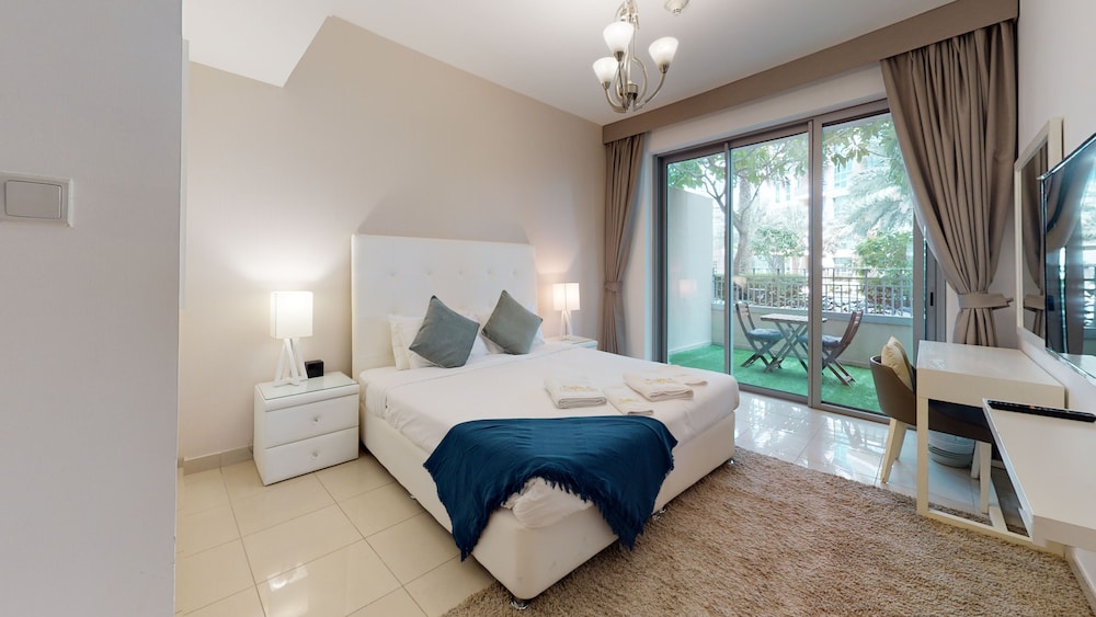 Lux BnB 3BDR Burj Khalifa & Pool Views