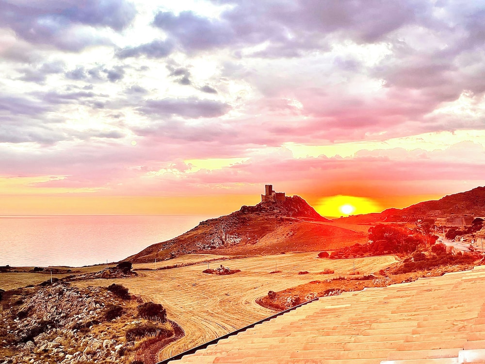 LA COLLINA SUL MARE