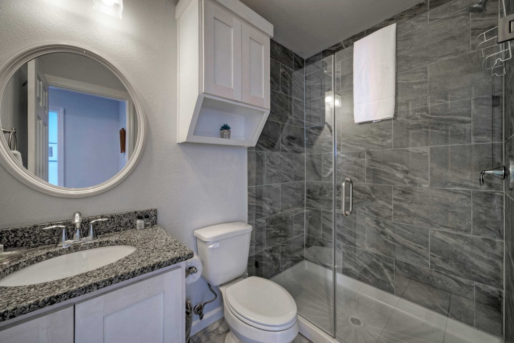 Sleeps 31 2 Homes w/ Boat Dock + Waterfront Pool Laguna Village Getaway