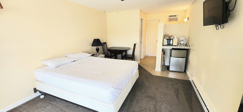 Twin Lakes Inn