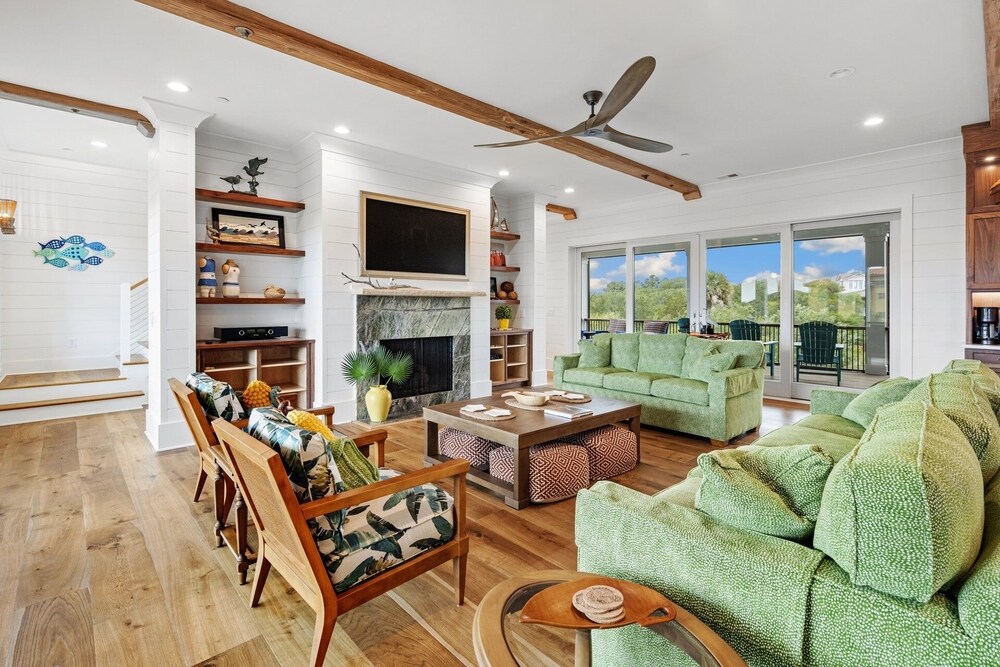 Cornfed Pelican 9 Bedroom Home