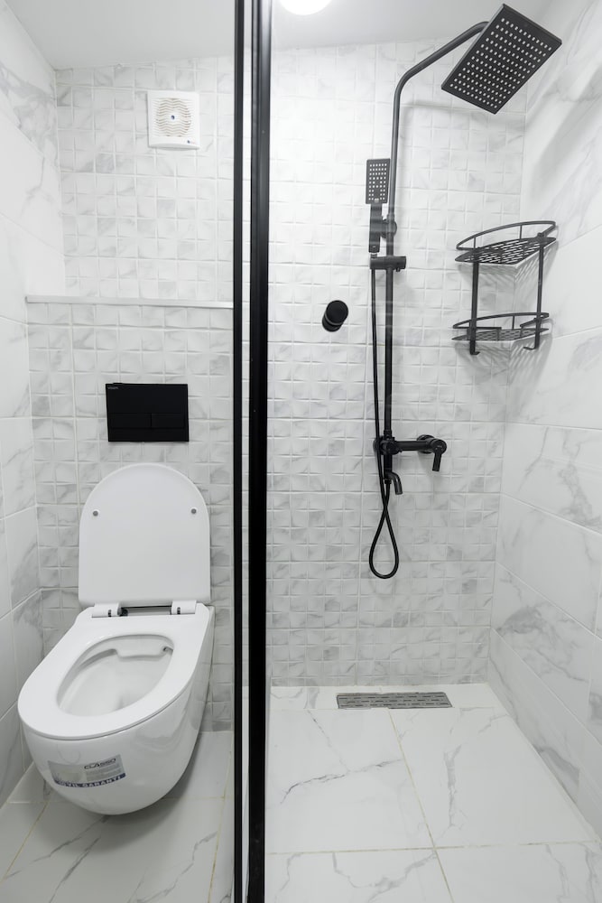 Chic & Modern 4BR Home in Old Tbilisi